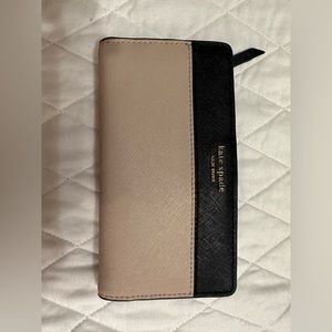 Authentic Kate Spade tan and black bifold wallet.
